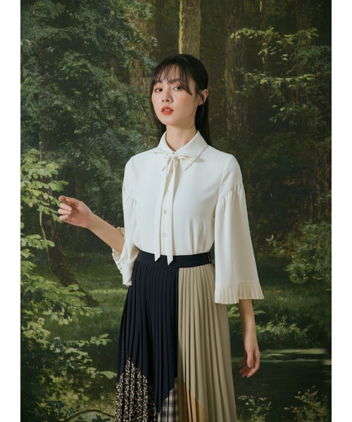 Marjorie（マージョリー）の「溪流淙淙，造型百摺七分傘袖綁帶襯衫（トップス・レディース・黑/杏/白・S/M）」の5枚目の写真