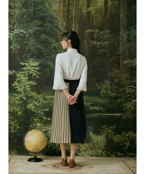 Marjorie（マージョリー）の「溪流淙淙，造型百摺七分傘袖綁帶襯衫（トップス・レディース・黑/杏/白・S/M）」の7枚目の写真