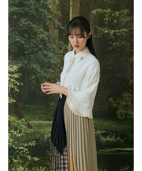 Marjorie（マージョリー）の「溪流淙淙，造型百摺七分傘袖綁帶襯衫（トップス・レディース・黑/杏/白・S/M）」の6枚目の写真