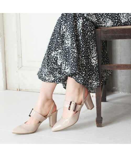 Shoe Fantasy（シューファンタジー）の「バックベルトミュールパンプス【日本製】（その他シューズ・レディース・グレー/ベージュ/ブラック・22cm/23.5cm）」の3枚目の写真