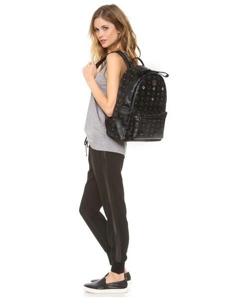 MCM（エムシーエム）の「MCM Stark Medium Sprinkle Stud Backpack（その他ベビー用品・レディース・Black・One Size）」の2枚目の写真