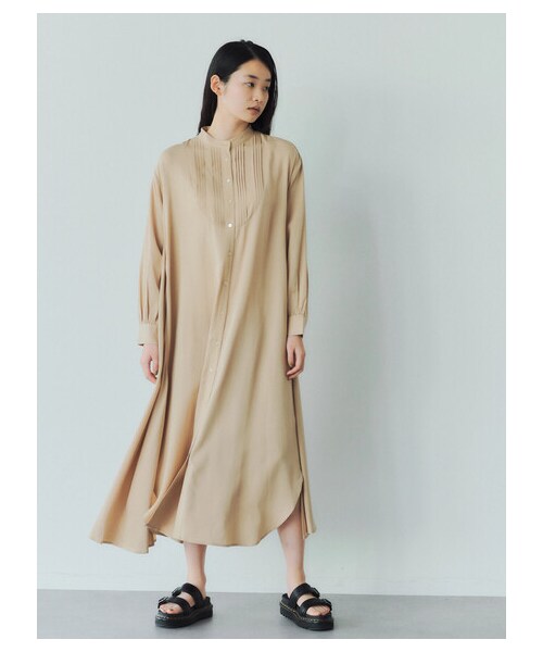 GARAGE OF GOOD CLOTHING（ガレージオブグッドクロージング）の「ピンタックヨークワンピース（ワンピース/ドレス・ホワイト/ベージュ/ネイビー・F）」の2枚目の写真