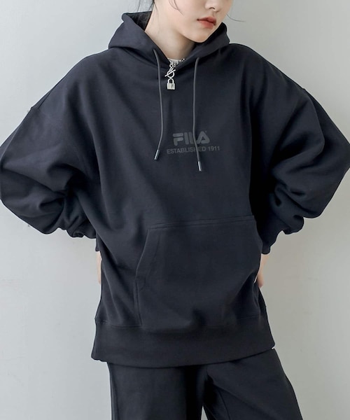 RASVOA(ラスボア)の「【FILA】グローバルアンバサダーBTS着用モデルスウェット(パーカー・レディース・ネイビー/ブラウン/グレー/ブラック・F)」の2枚目の写真