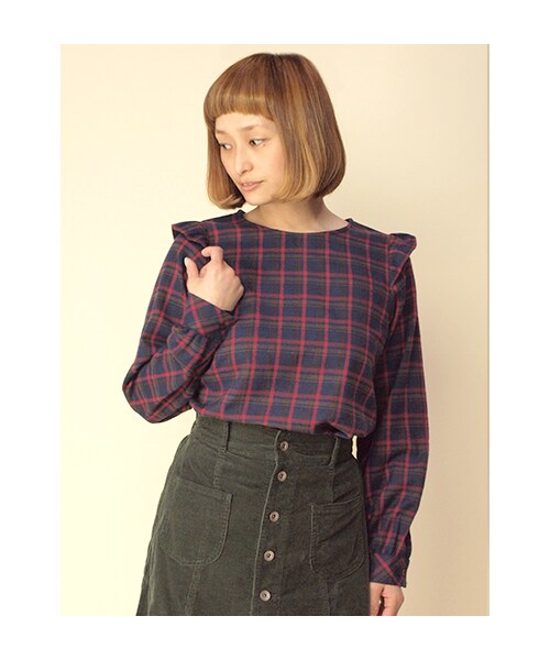 w closet(ダブルクローゼット)の「チェック肩フリル長袖プルオーバー(トップス・レディース・レッド/グリーン/ブルー・FREE)」の1枚目の写真