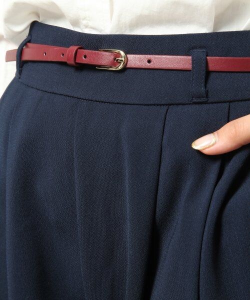 LOWRYS FARM(ローリーズファーム)の「【WEB先行予約アイテム】ベルトツキタックテーパードパンツ(パンツ・レディース・キャメル/ネイビー・F)」の5枚目の写真