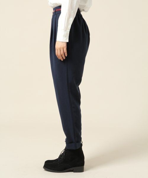 LOWRYS FARM(ローリーズファーム)の「【WEB先行予約アイテム】ベルトツキタックテーパードパンツ(パンツ・レディース・キャメル/ネイビー・F)」の3枚目の写真