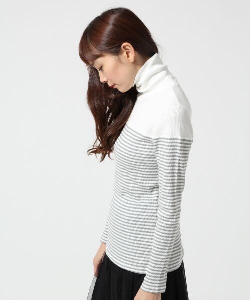 HARE（ハレ）の「リブキリカエタートルプルオーバー（トップス・レディース・オフホワイト/ブラック・FREE）」の3枚目の写真
