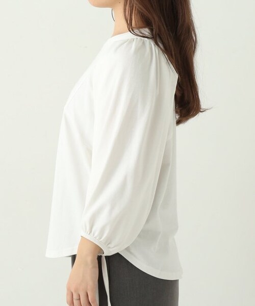 ENsMOL.(エンスモール)の「ショルダータックプルオーバー(トップス・レディース・クロ/オフシロ・FREE)」の7枚目の写真