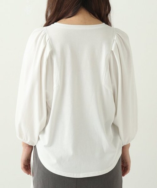 ENsMOL.(エンスモール)の「ショルダータックプルオーバー(トップス・レディース・クロ/オフシロ・FREE)」の8枚目の写真