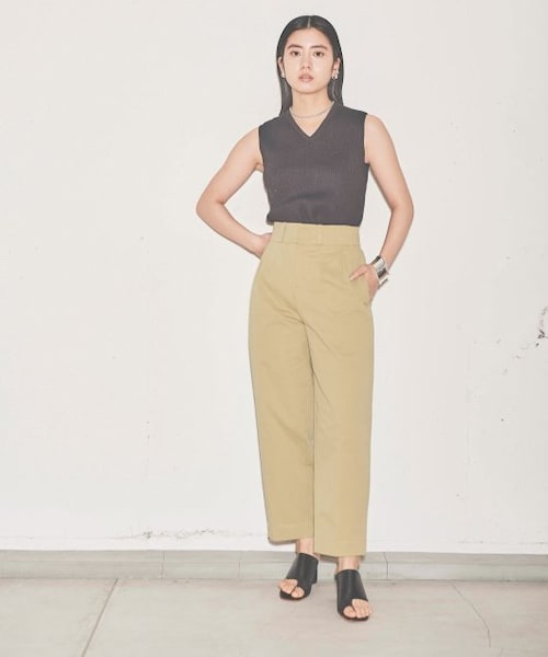 ENsMOL.(エンスモール)の「Vネックショートニットベスト(トップス・レディース・オレンジ/スミクロ/オフ系・FREE)」の16枚目の写真