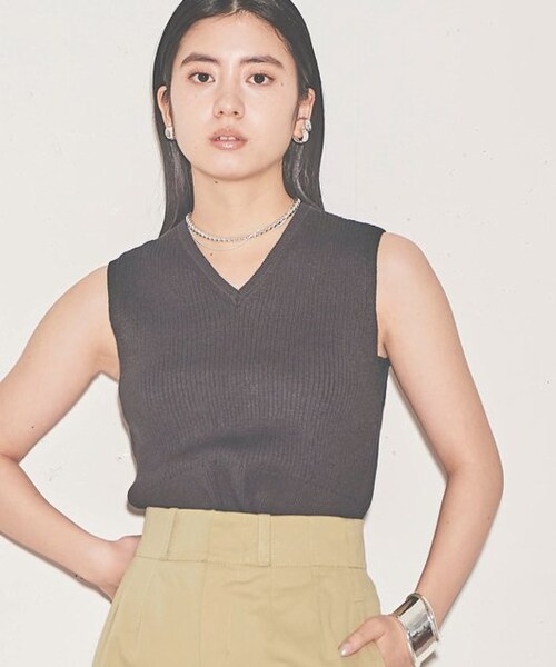 ENsMOL.(エンスモール)の「Vネックショートニットベスト(トップス・レディース・オレンジ/スミクロ/オフ系・FREE)」の15枚目の写真