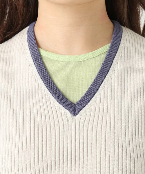 ENsMOL.(エンスモール)の「Vネックショートニットベスト(トップス・レディース・オレンジ/スミクロ/オフ系・FREE)」の10枚目の写真