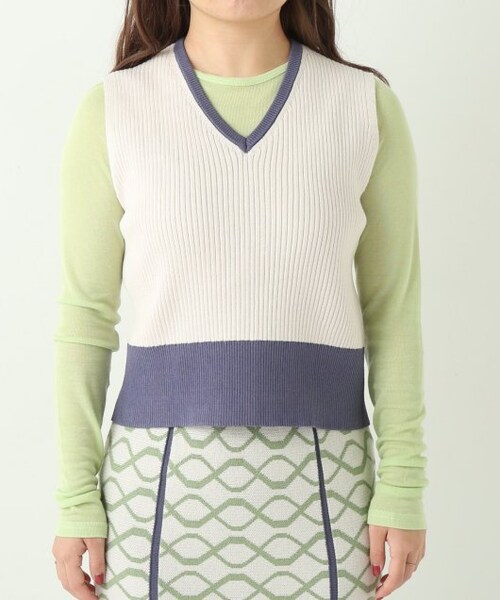 ENsMOL.(エンスモール)の「Vネックショートニットベスト(トップス・レディース・オレンジ/スミクロ/オフ系・FREE)」の7枚目の写真