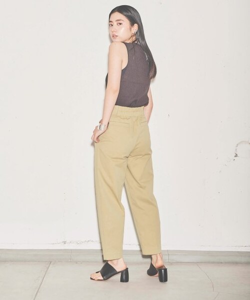 ENsMOL.（エンスモール）の「ツイルハイウエストパンツ（パンツ・レディース・クロ/ベージュ/オフシロ・S/XS）」の4枚目の写真