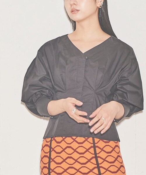 ENsMOL.（エンスモール）の「ウエストフィットロングカフスブラウス（トップス・レディース・クロ/ベージュ/オフシロ・FREE）」の16枚目の写真