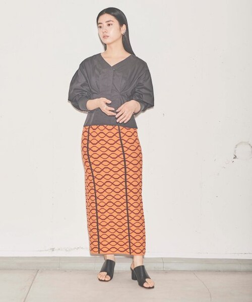 ENsMOL.（エンスモール）の「ウエストフィットロングカフスブラウス（トップス・レディース・クロ/ベージュ/オフシロ・FREE）」の17枚目の写真