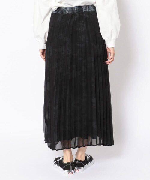 AVIREX（アヴィレックス）の「PLEATED CHIFFON CAMO PRINTSKIRT/ プリーツシフォンカモプリントスカート（スカート・WHITE/CAMO/CHARCOL/CAMO/L/BLUE/CAMO・F）」の3枚目の写真