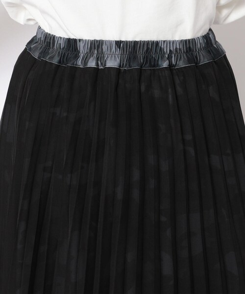 AVIREX（アヴィレックス）の「PLEATED CHIFFON CAMO PRINTSKIRT/ プリーツシフォンカモプリントスカート（スカート・WHITE/CAMO/CHARCOL/CAMO/L/BLUE/CAMO・F）」の4枚目の写真