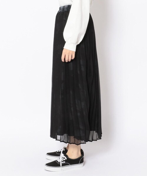 AVIREX（アヴィレックス）の「PLEATED CHIFFON CAMO PRINTSKIRT/ プリーツシフォンカモプリントスカート（スカート・WHITE/CAMO/CHARCOL/CAMO/L/BLUE/CAMO・F）」の2枚目の写真