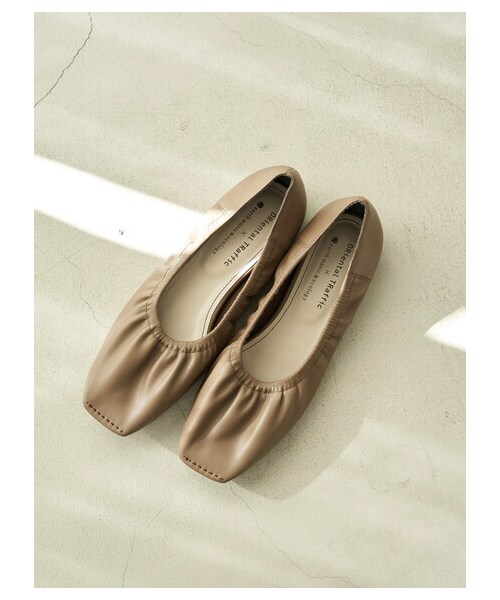 earth music&ecology(アースミュージックアンドエコロジー)の「【予約】ORiental TRaffic ギャザーパンプス(シューズ・アイボリー/ブラック/ブラウン・S/M/L)」の12枚目の写真