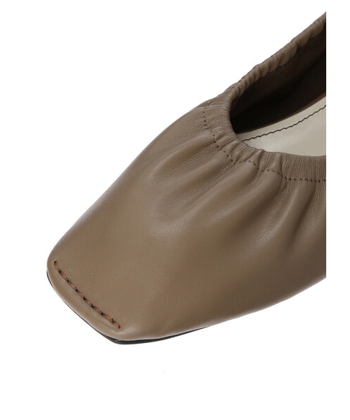 earth music&ecology(アースミュージックアンドエコロジー)の「【予約】ORiental TRaffic ギャザーパンプス(シューズ・アイボリー/ブラック/ブラウン・S/M/L)」の4枚目の写真