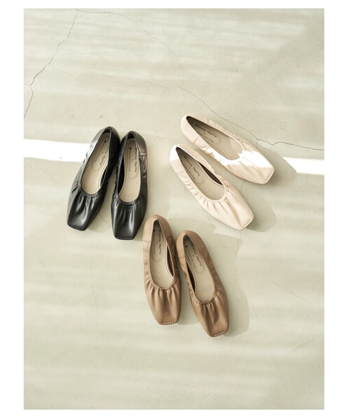 earth music&ecology(アースミュージックアンドエコロジー)の「【予約】ORiental TRaffic ギャザーパンプス(シューズ・アイボリー/ブラック/ブラウン・S/M/L)」の1枚目の写真