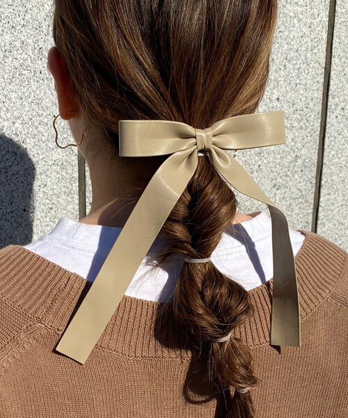 Lattice（Lattice）の「エコレザーリボンヘアカフス（その他ヘアアクセサリー・レディース・ブラック/グレー/ベージュ/アイボリー/ブラウン/グリーン・0）」の4枚目の写真