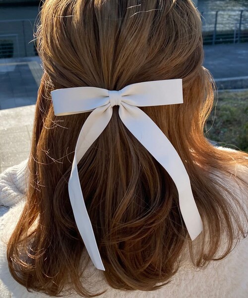 Lattice（Lattice）の「エコレザーリボンヘアカフス（その他ヘアアクセサリー・レディース・ブラック/グレー/ベージュ/アイボリー/ブラウン/グリーン・0）」の2枚目の写真