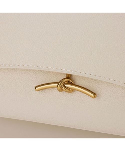 CHARLES & KEITH(チャールズ & キース)の「【2022 SPRING 新作】ハクスリーメタリック プッシュロックトップハンドル / Huxley Metallic Push-Lock Top Handle Bag ((その他・レディース・Cream・S/FREE)」の5枚目の写真