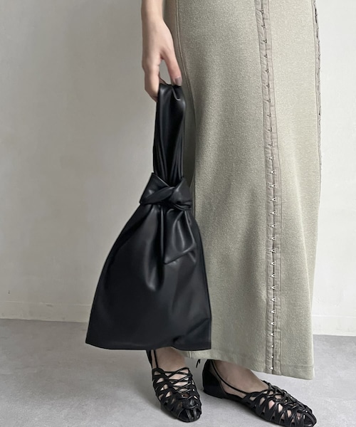 CAPRICIEUX LE'MAGE(カプリシューレマージュ)の「リボン1ハンドルバッグ(トートバッグ・レディース・キャメル/ブラック・F)」の2枚目の写真