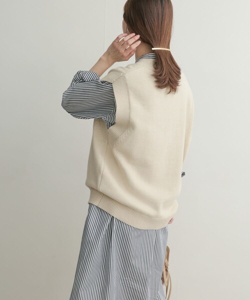 URBAN RESEARCH DOORS(アーバンリサーチドアーズ)の「Vネックニットベスト(その他・レディース・BEIGE×NVY/BEIGE・1)」の13枚目の写真