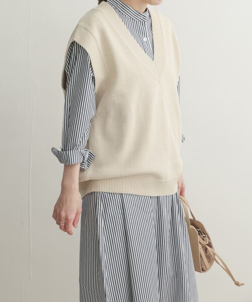 URBAN RESEARCH DOORS(アーバンリサーチドアーズ)の「Vネックニットベスト(その他・レディース・BEIGE×NVY/BEIGE・1)」の8枚目の写真