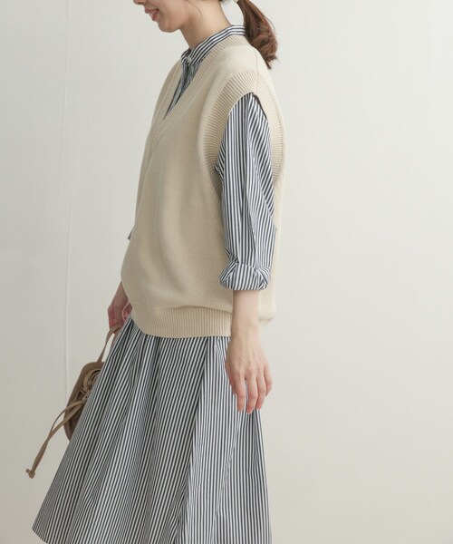 URBAN RESEARCH DOORS(アーバンリサーチドアーズ)の「Vネックニットベスト(その他・レディース・BEIGE×NVY/BEIGE・1)」の11枚目の写真