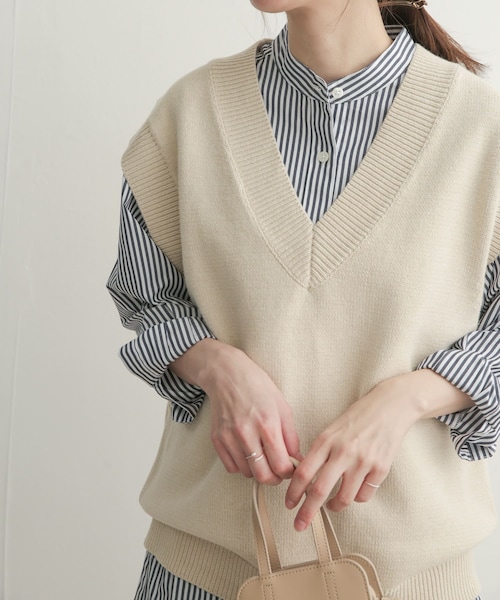 URBAN RESEARCH DOORS(アーバンリサーチドアーズ)の「Vネックニットベスト(その他・レディース・BEIGE×NVY/BEIGE・1)」の3枚目の写真