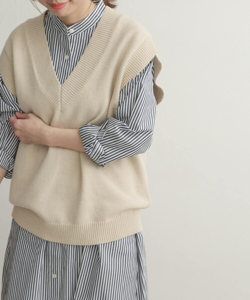 URBAN RESEARCH DOORS(アーバンリサーチドアーズ)の「Vネックニットベスト(その他・レディース・BEIGE×NVY/BEIGE・1)」の4枚目の写真