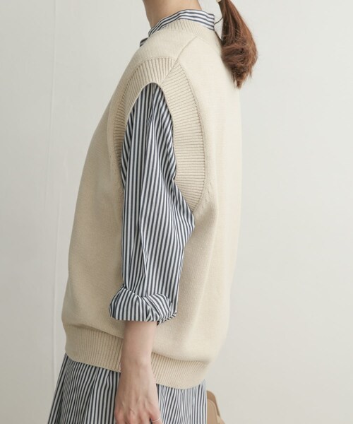 URBAN RESEARCH DOORS(アーバンリサーチドアーズ)の「Vネックニットベスト(その他・レディース・BEIGE×NVY/BEIGE・1)」の5枚目の写真