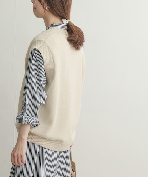 URBAN RESEARCH DOORS(アーバンリサーチドアーズ)の「Vネックニットベスト(その他・レディース・BEIGE×NVY/BEIGE・1)」の12枚目の写真