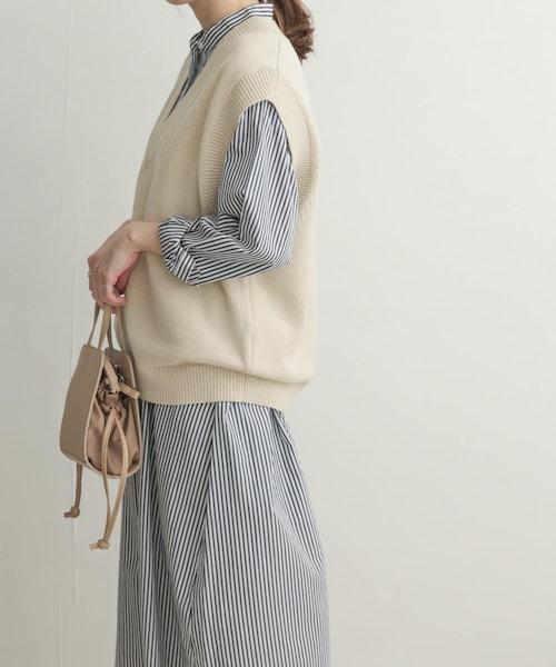 URBAN RESEARCH DOORS(アーバンリサーチドアーズ)の「Vネックニットベスト(その他・レディース・BEIGE×NVY/BEIGE・1)」の10枚目の写真