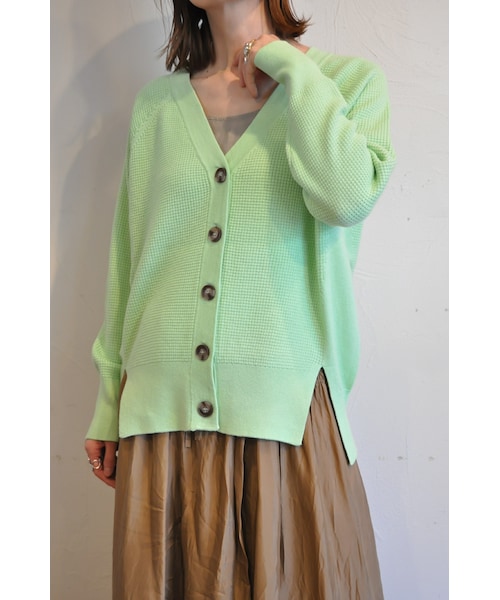 margaux（マルゴー）の「スリットワッフルカーディガン（カーディガン/ボレロ・レディース・ホワイト/グリーン/イエロー/ピンク・one）」の2枚目の写真