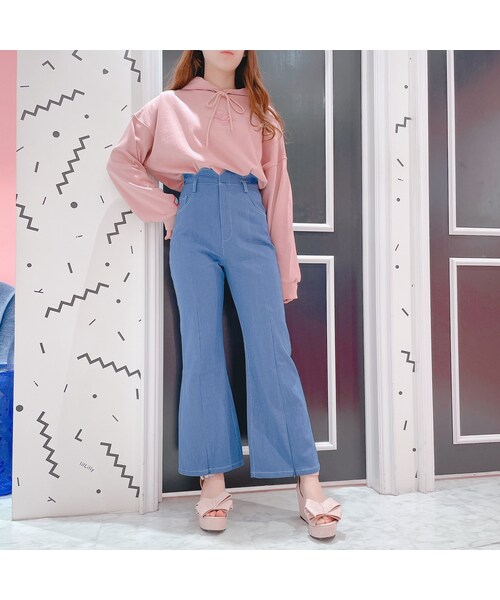 lilLilly(リルリリー)の「スカラップデニムパンツ【2022S/S】(パンツ・レディース・LT BLUE/S/LT BLUE/M/BLUE/S/BLUE/M/BLACK/S/BLACK/M)」の6枚目の写真