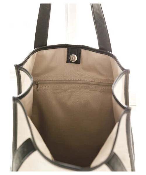 koe（コエ）の「フェイクレザースクエアトート（その他・ブラック/グレーベージュ/ライトカーキ/A・F）」の7枚目の写真