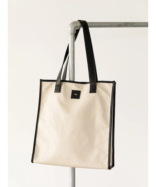 koe（コエ）の「フェイクレザースクエアトート（その他・ブラック/グレーベージュ/ライトカーキ/A・F）」の4枚目の写真