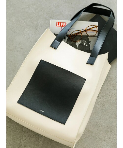 koe(コエ)の「フロントポケットスクエアトート(その他・アイボリー/チャコールグレー/グレーベージュ・F)」の7枚目の写真