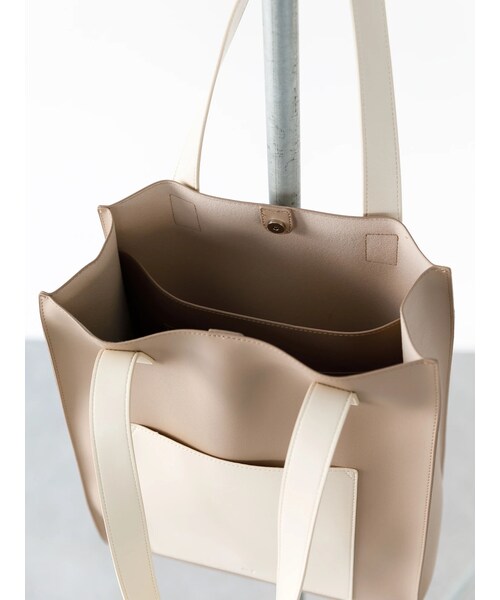 koe(コエ)の「フロントポケットスクエアトート(その他・アイボリー/チャコールグレー/グレーベージュ・F)」の6枚目の写真