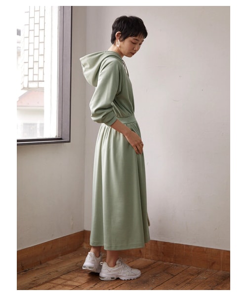 Green　Parks（グリーンパークス）の「【予約】armonia.フード付きカットワンピース（ワンピース/ドレス・ブラック/ベージュ/グリーン・F）」の7枚目の写真