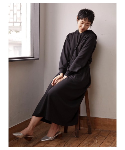 Green　Parks（グリーンパークス）の「【予約】armonia.フード付きカットワンピース（ワンピース/ドレス・ブラック/ベージュ/グリーン・F）」の2枚目の写真