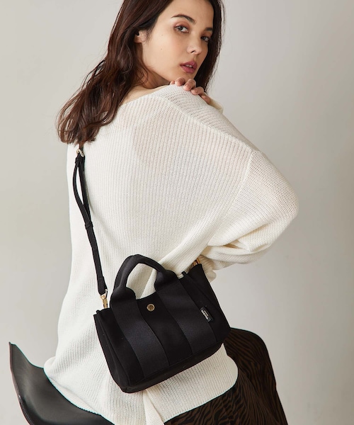 OUVRAGE CLASSE（ウヴラージュクラス）の「【VIOLAd’ORO／ヴィオラドーロ】GINO スウェードトートS（ショルダーバッグ・レディース・ブラック/グレー/グレイッシュベージュ/ベージュ/オフホワイト・FREE）」の2枚目の写真