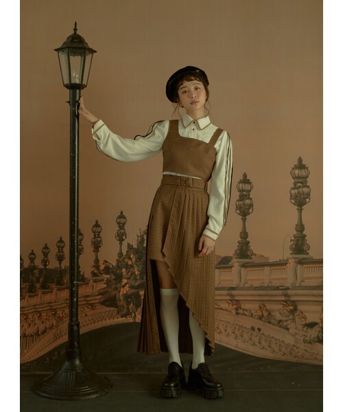 Marjorie（マージョリー）の「昨日豔遇，不對稱肩帶短版格紋背心（トップス・レディース・咖格・S/M）」の2枚目の写真