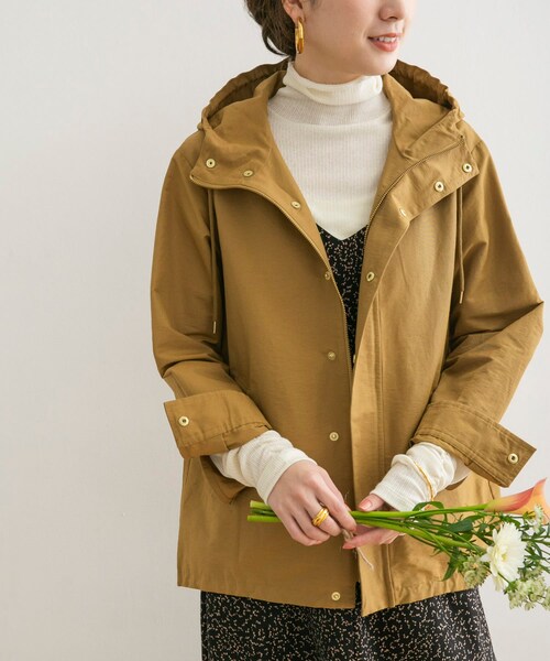 URBAN RESEARCH(アーバンリサーチ)の「羅緞尼龍連帽外套(ジャケット/アウター・レディース・炭灰色/駝色・FREE)」の2枚目の写真