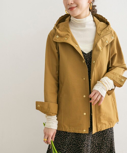 URBAN RESEARCH(アーバンリサーチ)の「羅緞尼龍連帽外套(ジャケット/アウター・レディース・炭灰色/駝色・FREE)」の3枚目の写真